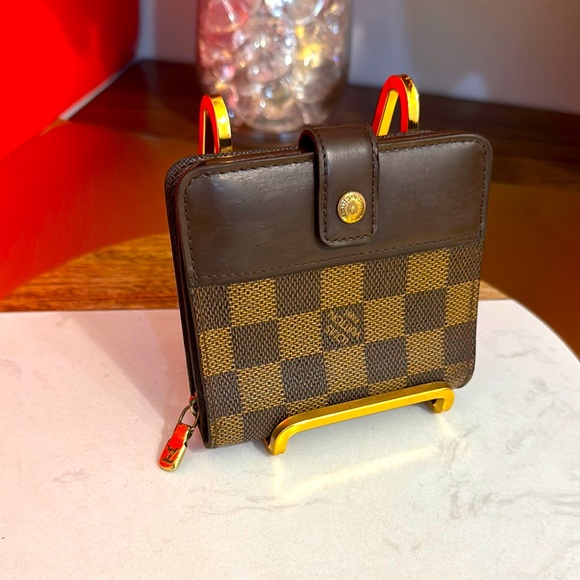 Louis Vuitton Handbags - Louis Vuitton Damier Bifold wallet